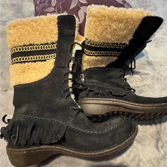 UGG Black and Cream Winter Boots - Picture 7 of 14